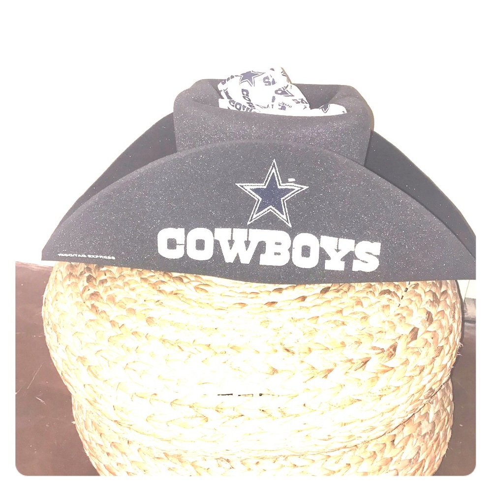 Oversized foam Dallas Cowboys hat